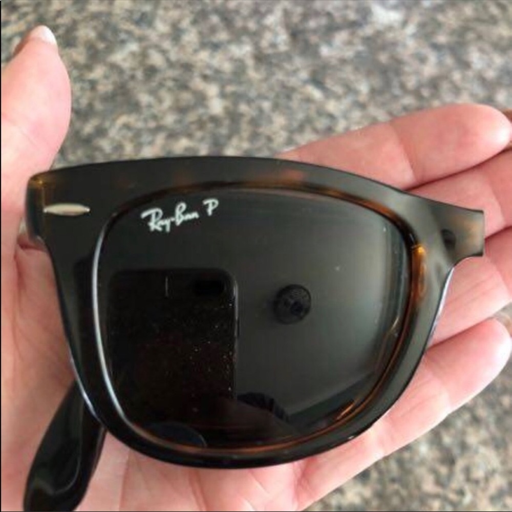 Folding wayfarer Ray Bans... good condition!